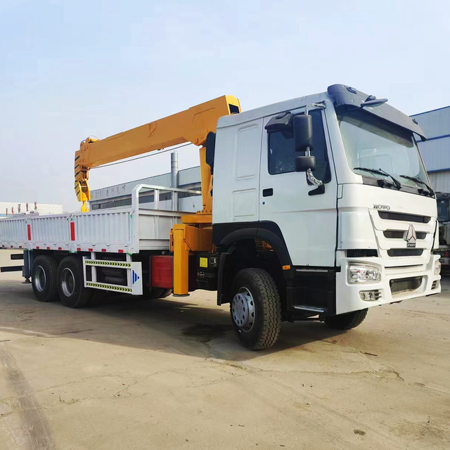Sinotruk Howo 4X2 6X4 8X4 10 12 16 20 25 30Ton 400Hp Truck Mounted Crane