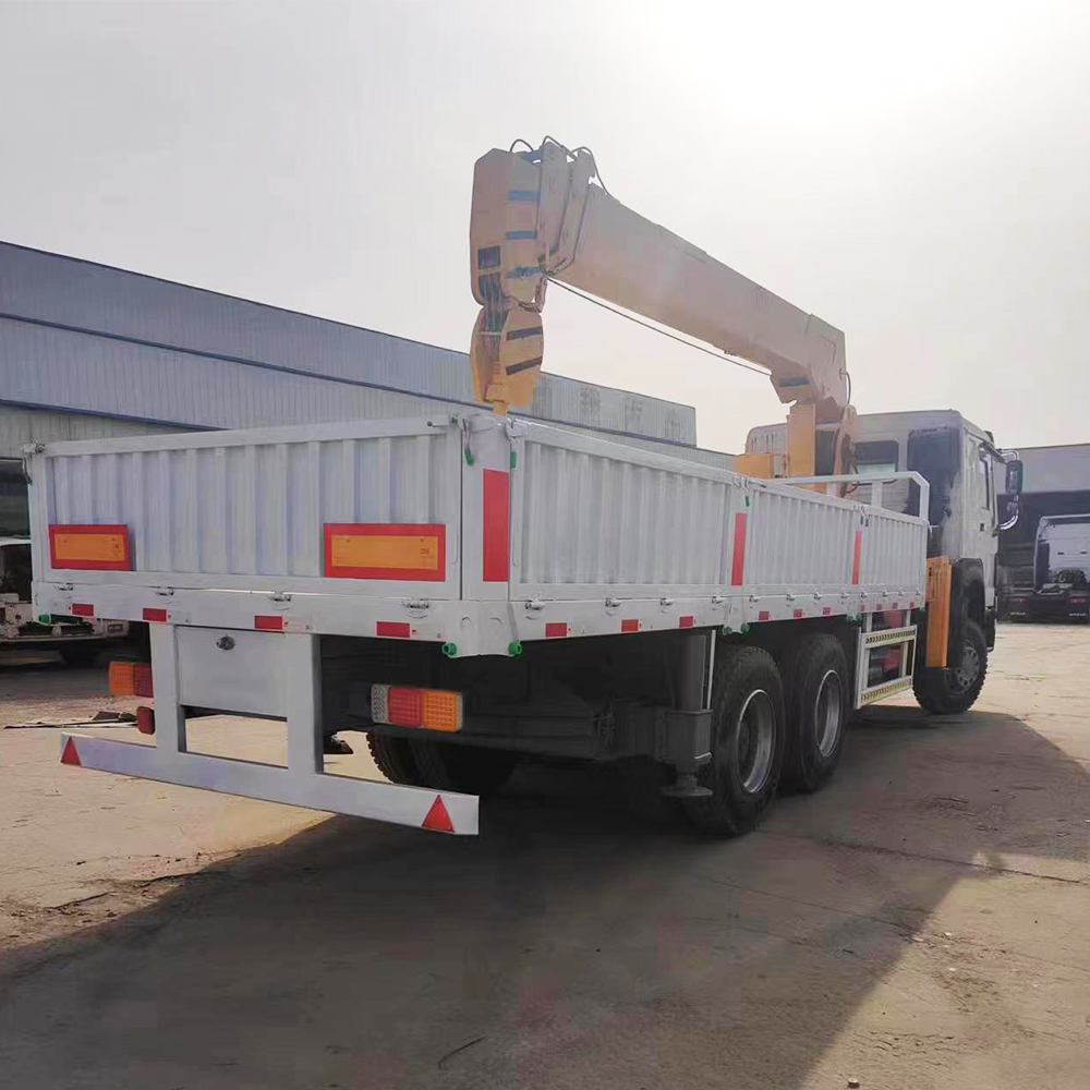 Sinotruk Howo 4X2 6X4 8X4 10 12 16 20 25 30Ton 400Hp Truck Mounted Crane